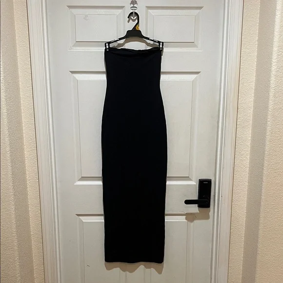 SKIMS Classic Black Strapless Bodycon Dress - Picture 1 of 2